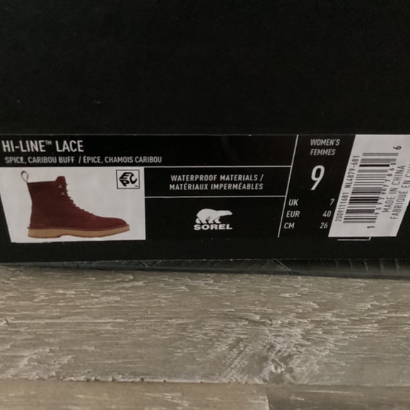 SOREL Women's Hi-Line Lace-Up Mid-Shaft Lug-Sole Booties, size 9 - Picture 2 of 8